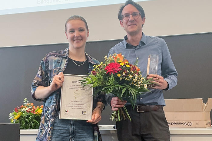 Preis für gute Lehre der Pharmazie für Prof. Dr. Timo Niedermeyer